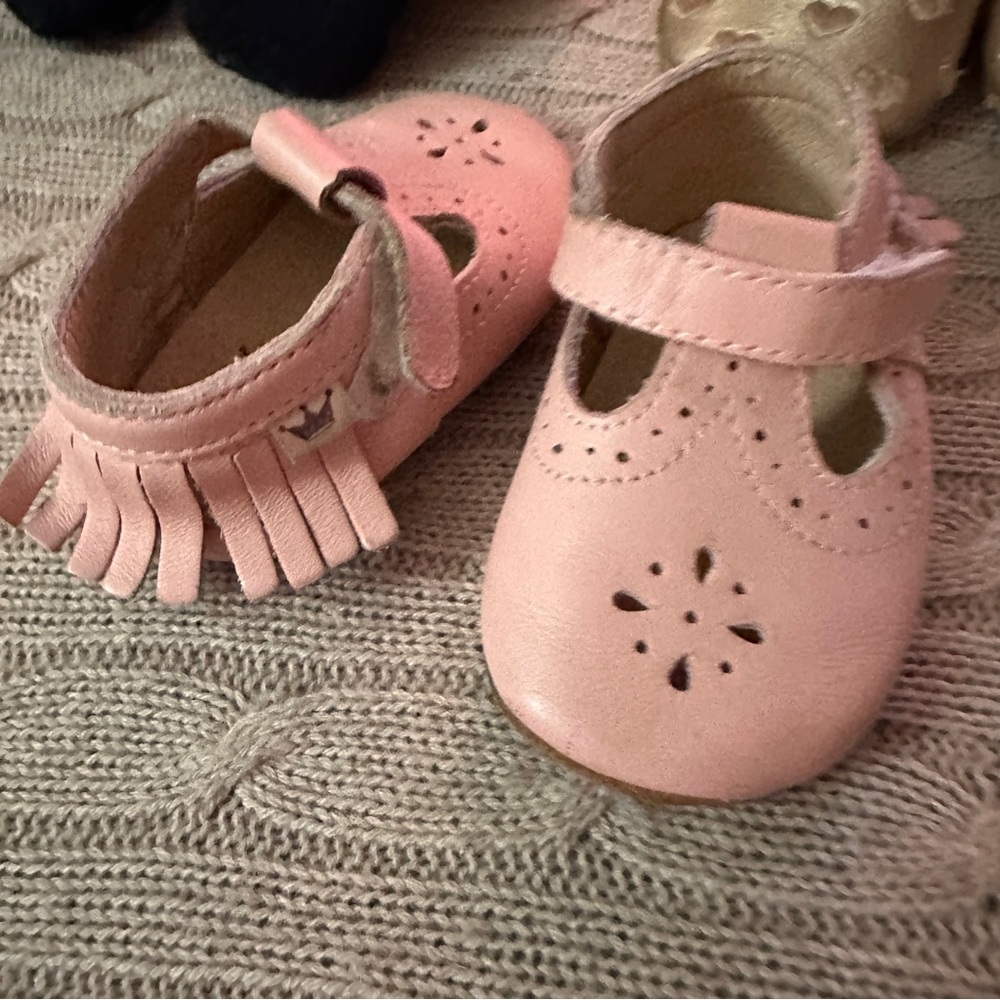EUC 8pc Robeez/Zutano/Nicole Miller Baby Girl Soft Sole Shoe Bundle, Sizes 2-3 - Picture 2 of 10